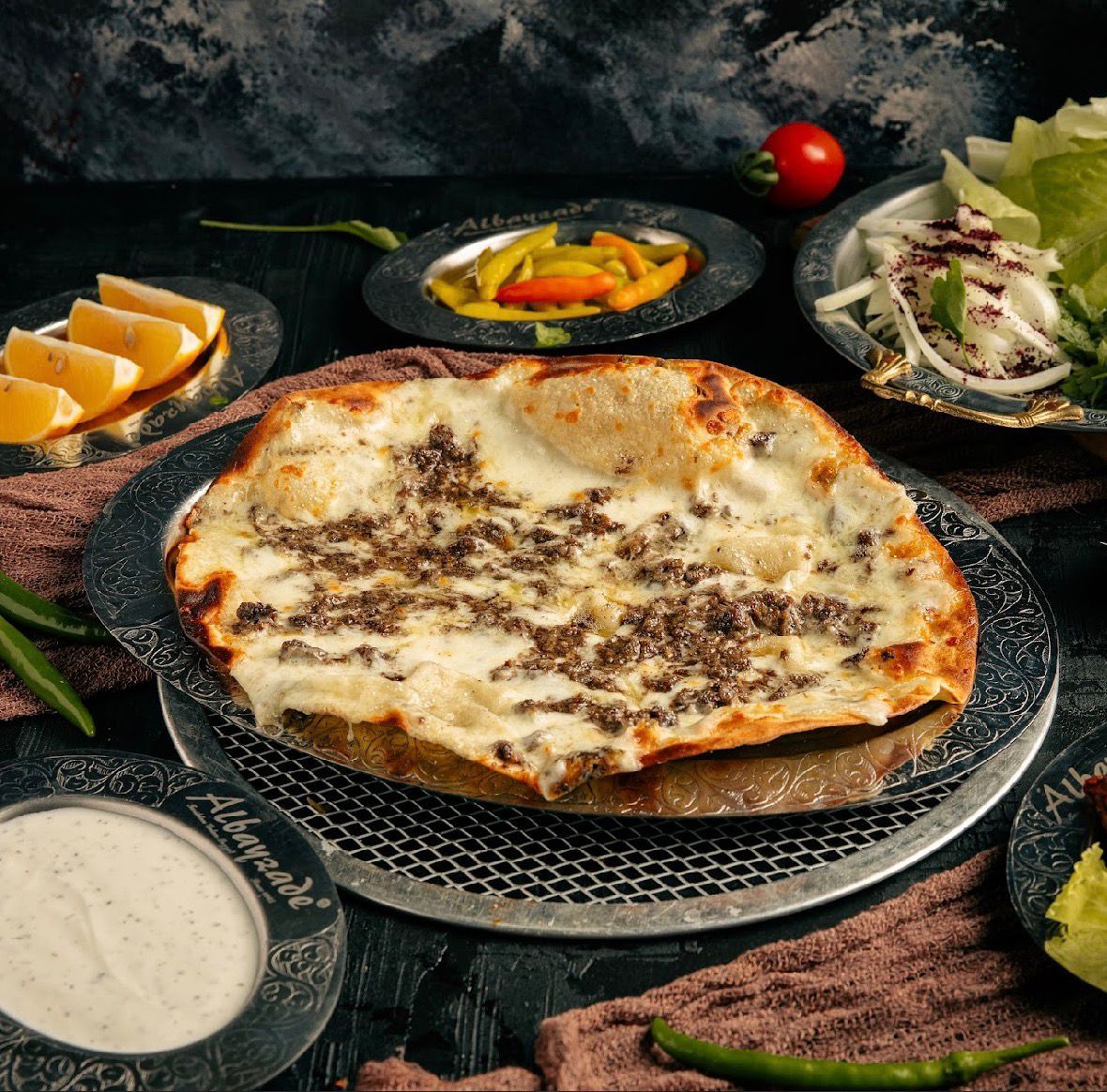 Kavurmalı Kaşarlı Lahmacun