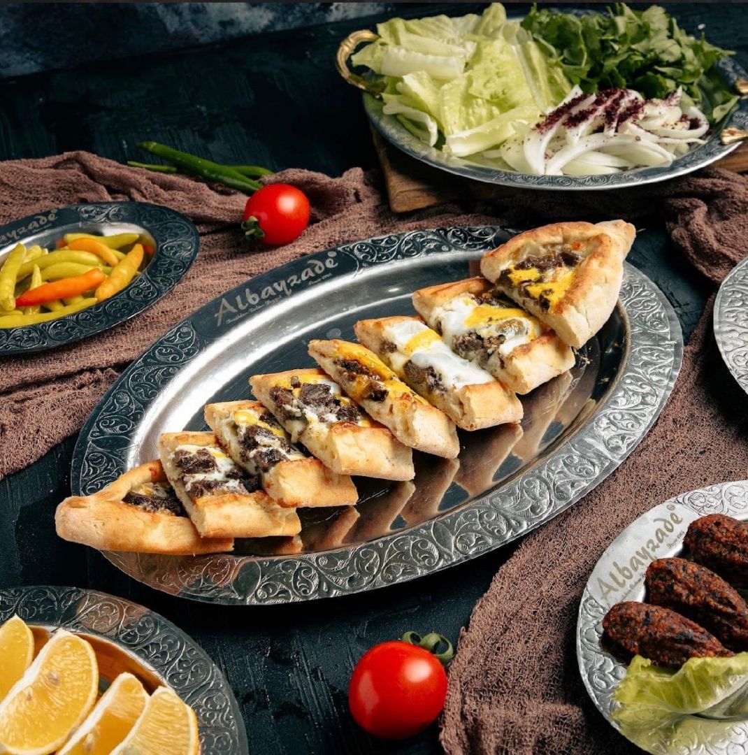 kavurmalı kaşarlı pide